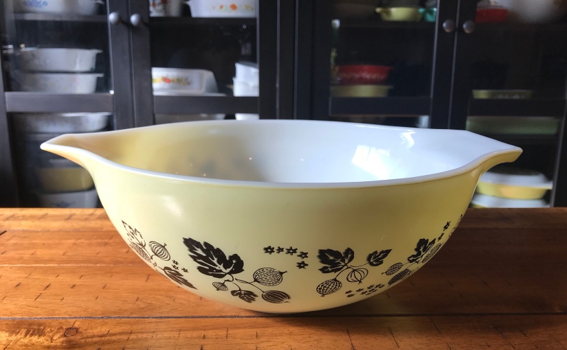 10 Tips for Thrifting Vintage Pyrex